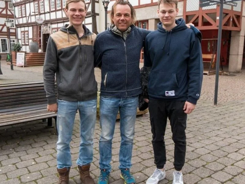 Peter Meier mit seinen beiden Söhnen